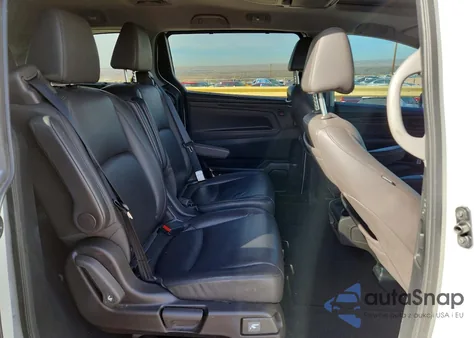 2018 Honda Odyssey Touring z USA, uszkodzony, nr VIN 5FNRL6H88JB027932